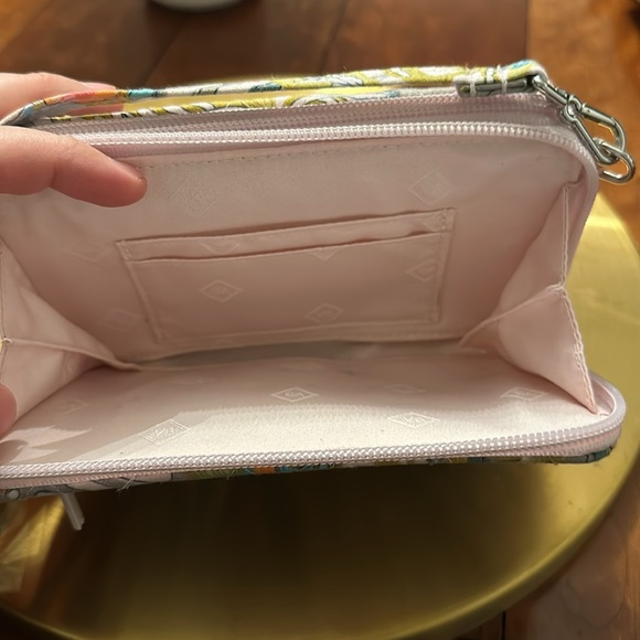 Vera Bradley Crossbody - Picture 4 of 5